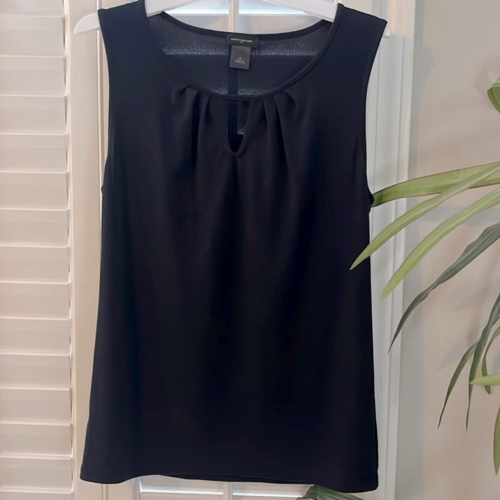 Ann Taylor navy sleeveless blouse size XS